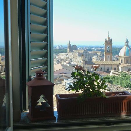 B&B TreMetriSoprailCielo Camere con vista terrazzo panoramico Caltagirone Esterno foto