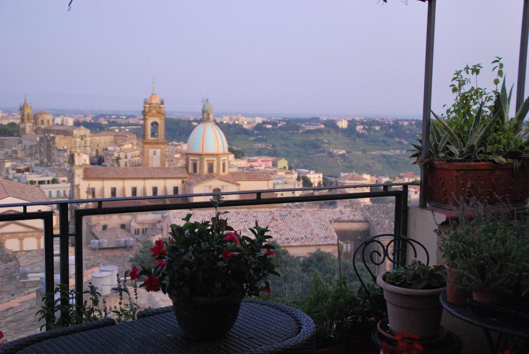 B&B TreMetriSoprailCielo Camere con vista terrazzo panoramico Caltagirone Esterno foto