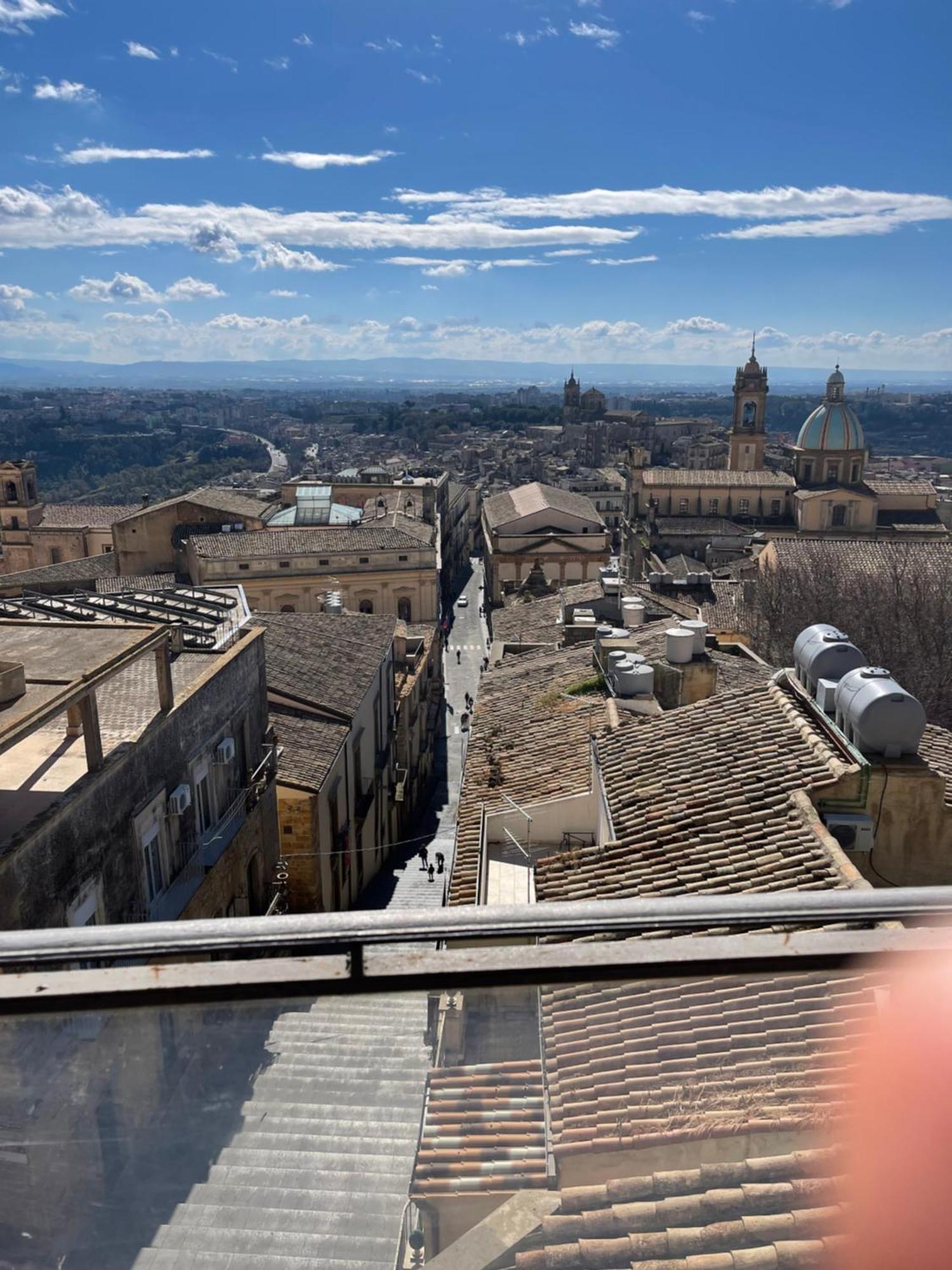 B&B TreMetriSoprailCielo Camere con vista terrazzo panoramico Caltagirone Esterno foto