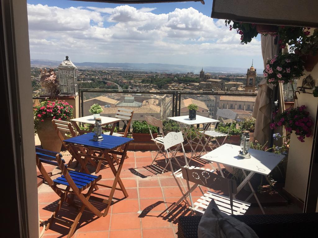 B&B TreMetriSoprailCielo Camere con vista terrazzo panoramico Caltagirone Esterno foto