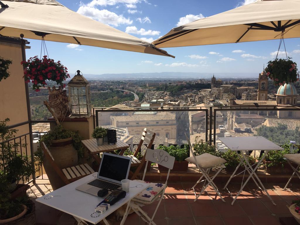 B&B TreMetriSoprailCielo Camere con vista terrazzo panoramico Caltagirone Esterno foto