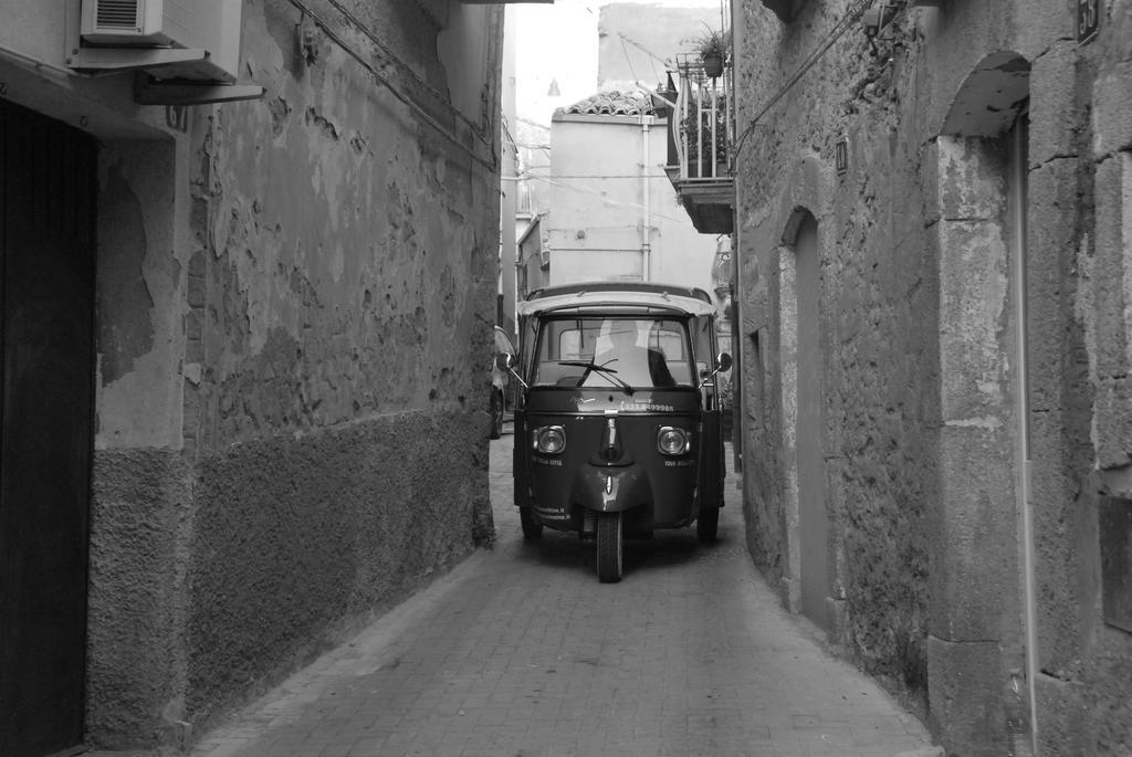 B&B TreMetriSoprailCielo Camere con vista terrazzo panoramico Caltagirone Esterno foto
