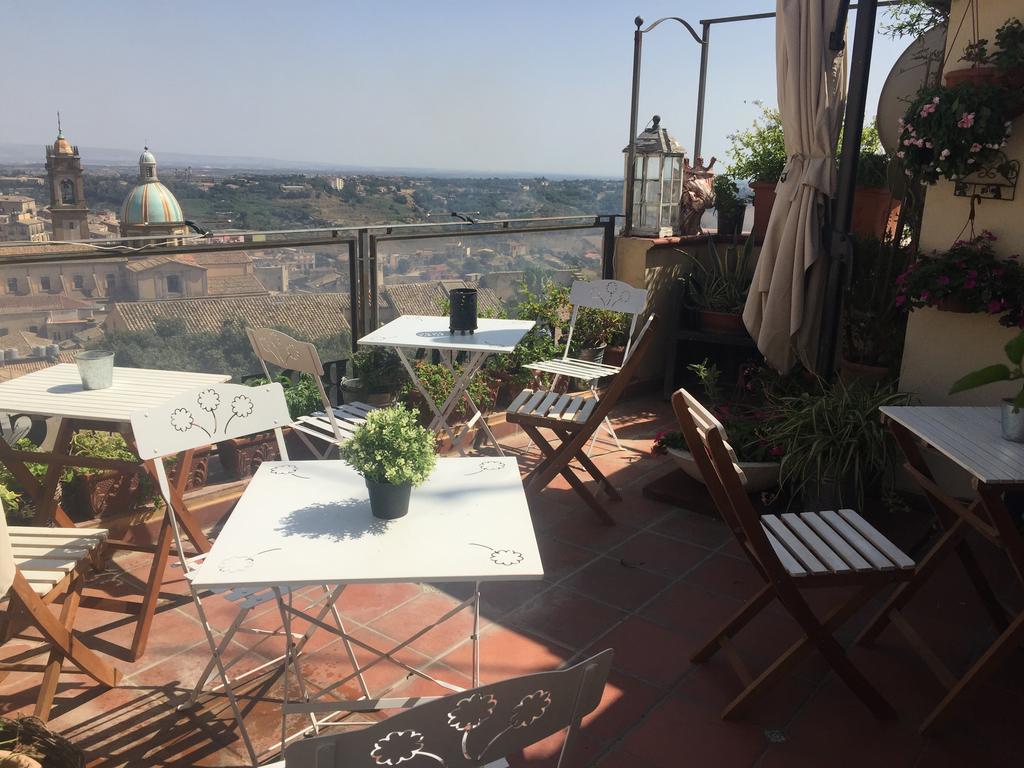 B&B TreMetriSoprailCielo Camere con vista terrazzo panoramico Caltagirone Esterno foto