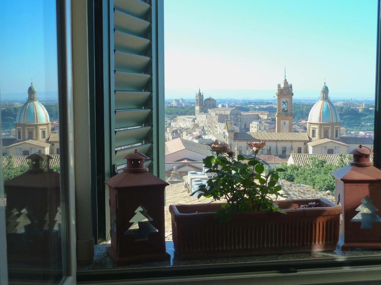 B&B TreMetriSoprailCielo Camere con vista terrazzo panoramico Caltagirone Esterno foto