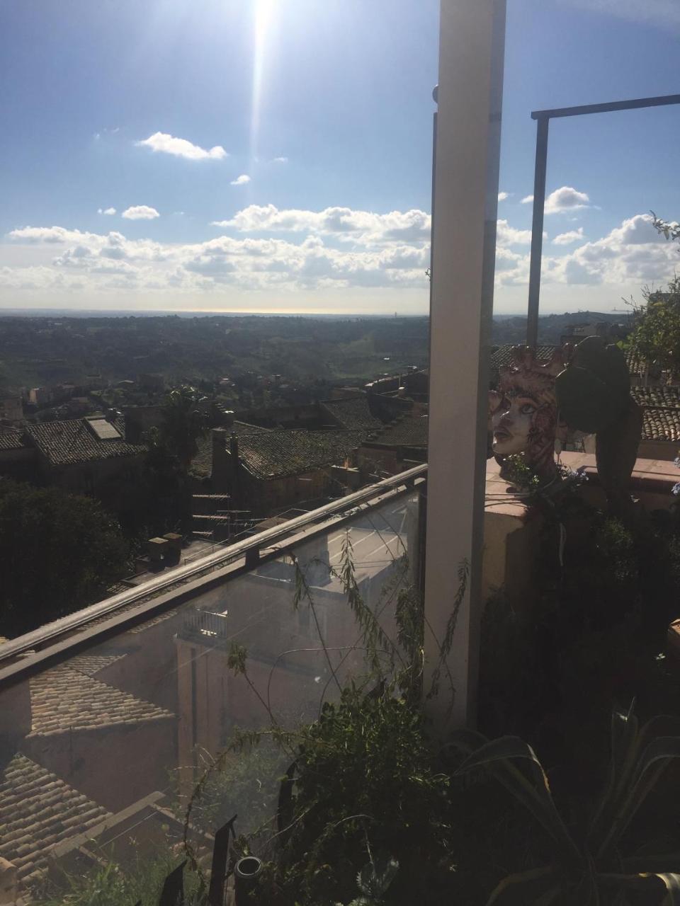 B&B TreMetriSoprailCielo Camere con vista terrazzo panoramico Caltagirone Esterno foto