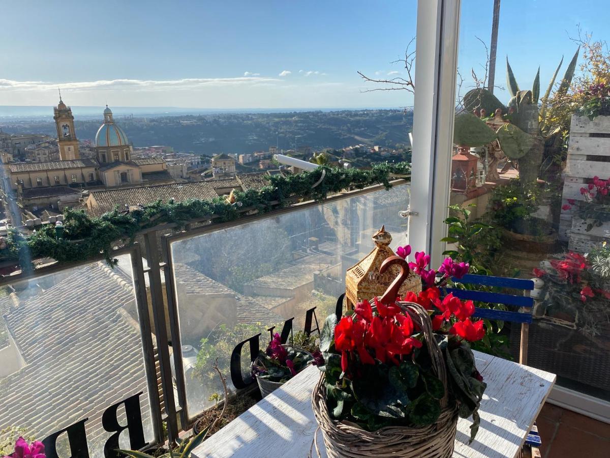 B&B TreMetriSoprailCielo Camere con vista terrazzo panoramico Caltagirone Esterno foto