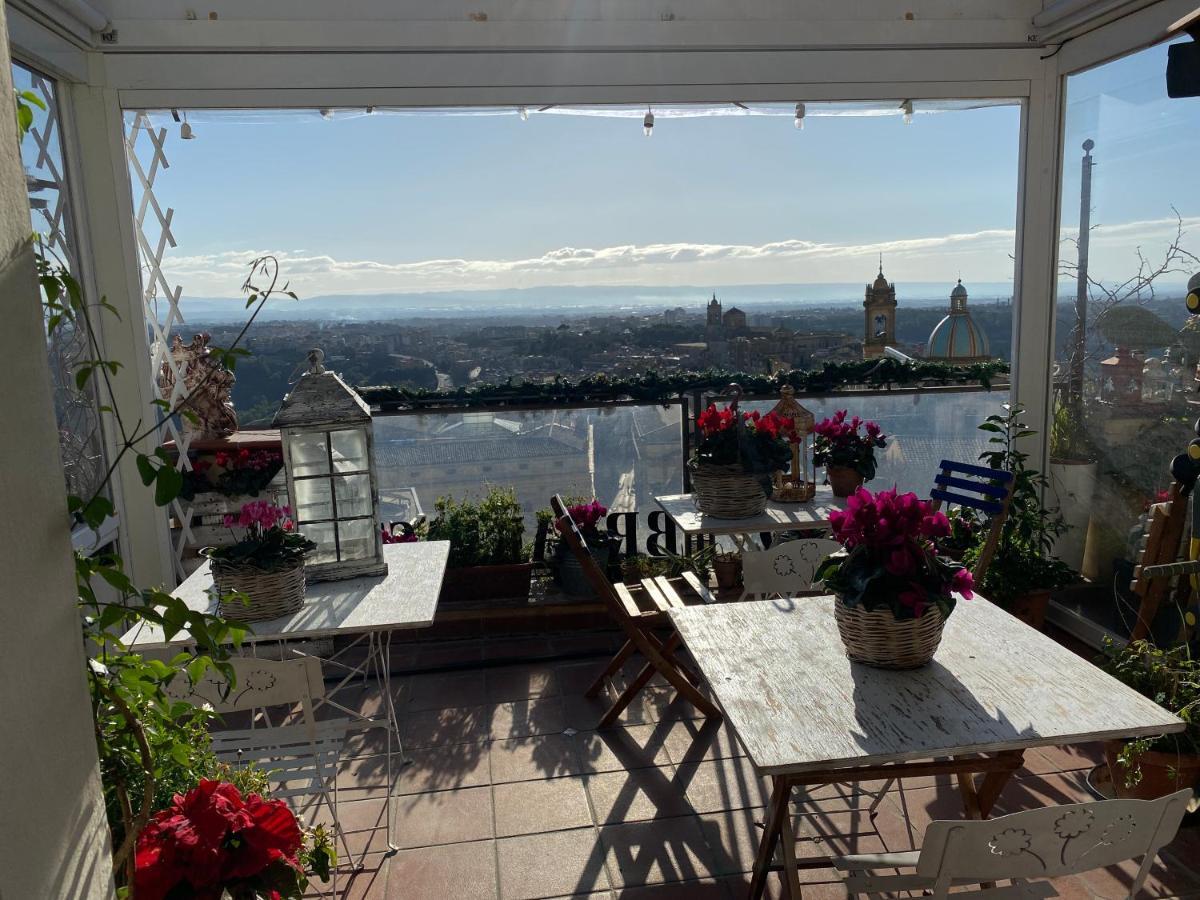 B&B TreMetriSoprailCielo Camere con vista terrazzo panoramico Caltagirone Esterno foto