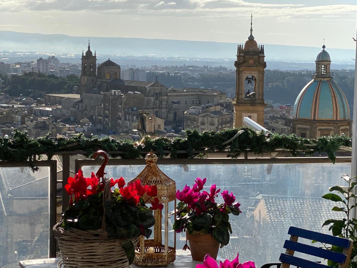 B&B TreMetriSoprailCielo Camere con vista terrazzo panoramico Caltagirone Esterno foto